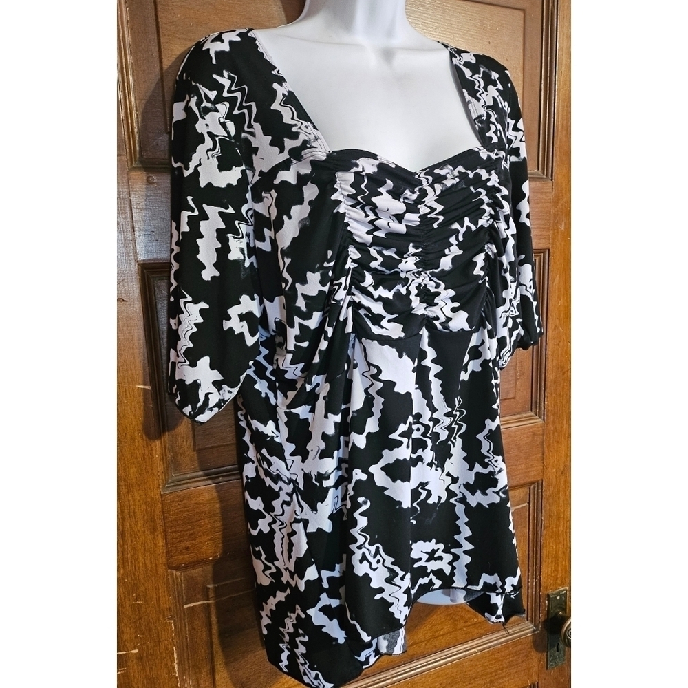 Susan Laurence Woman Black and White Patterned Top - Picture 3 of 8